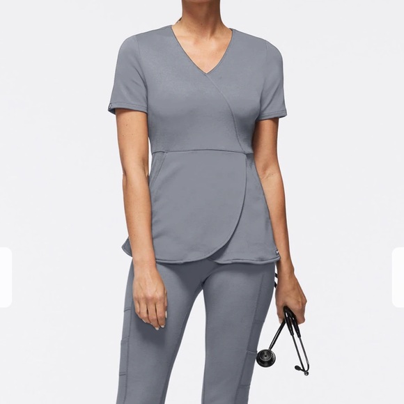 Scrub top - Picture 4 of 7